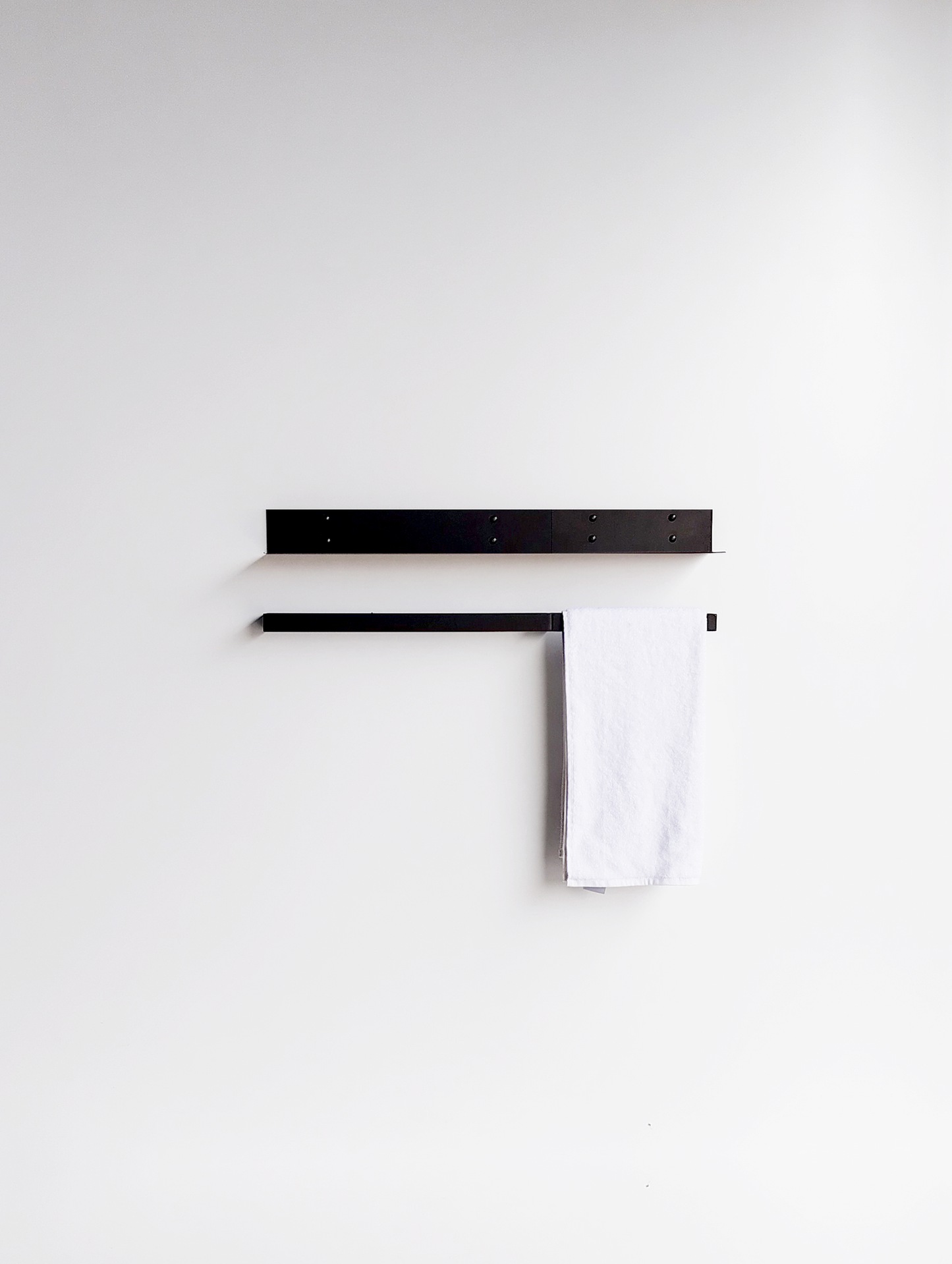 BATH TOWEL RAIL / Featured